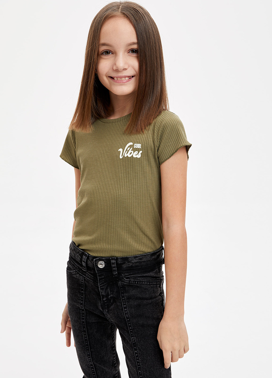 Оливковая (хаки) летняя футболка DeFacto