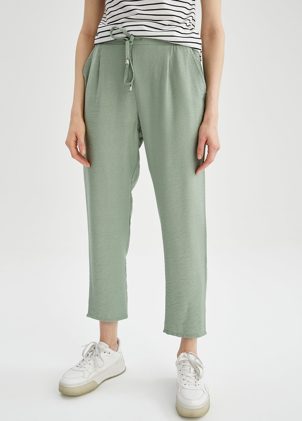 Серо-зеленые кэжуал летние прямые, укороченные брюки DeFacto