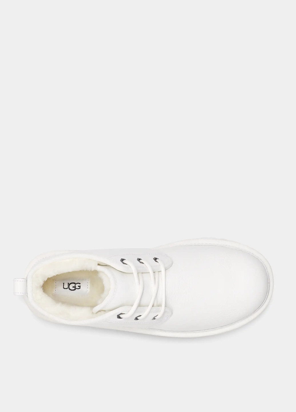 Белые зимние ботинки UGG