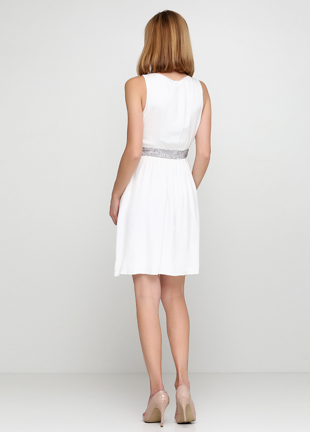 Белое кэжуал платье Naf Naf однотонное