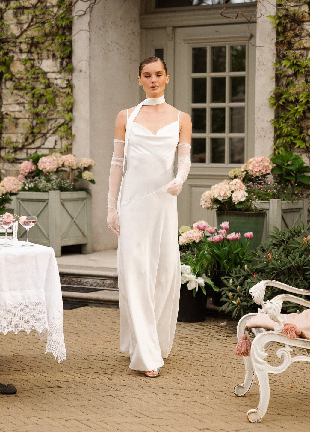 Молочное праздничный платье платье-комбинация, с открытой спиной Gepur однотонное