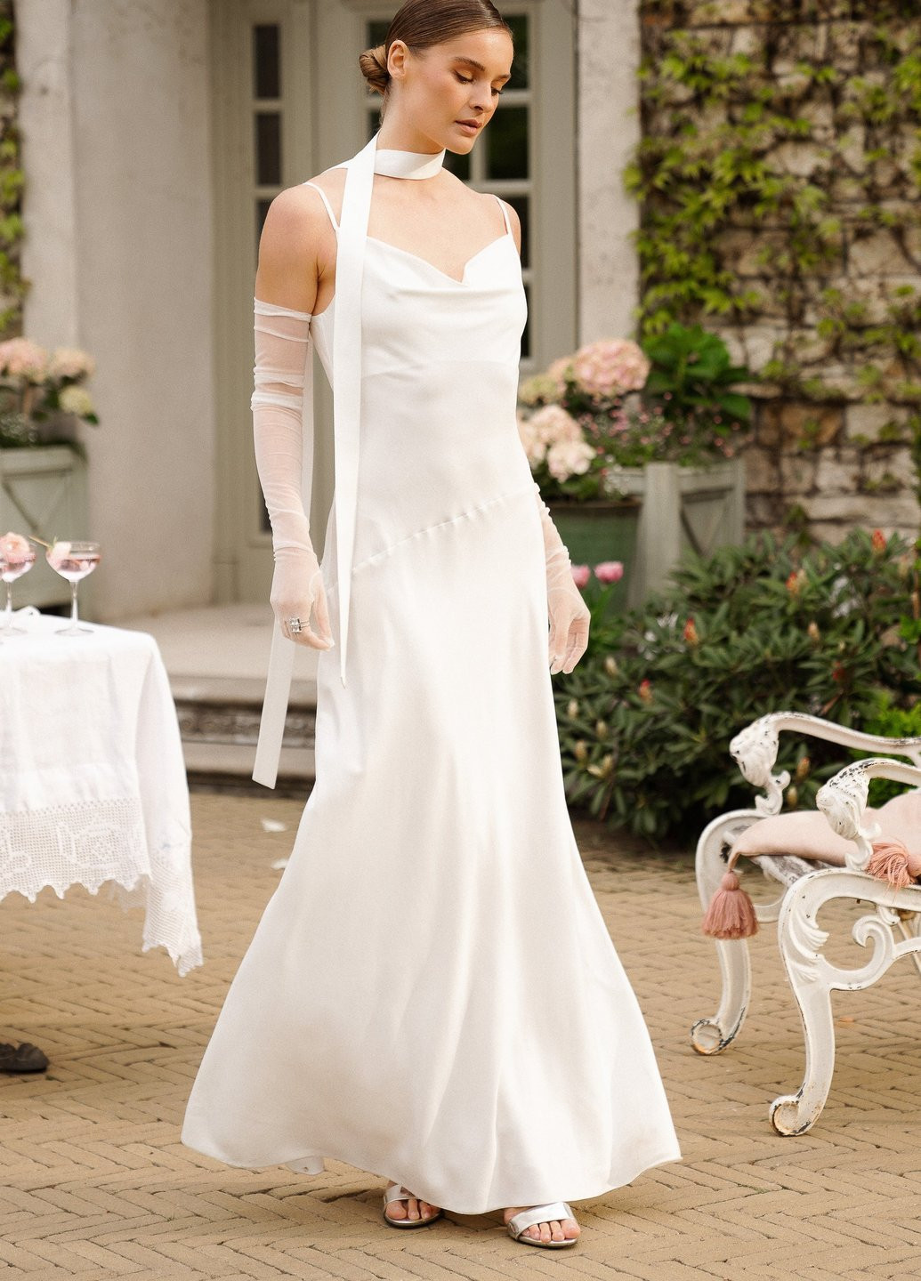 Молочное праздничный платье платье-комбинация, с открытой спиной Gepur однотонное