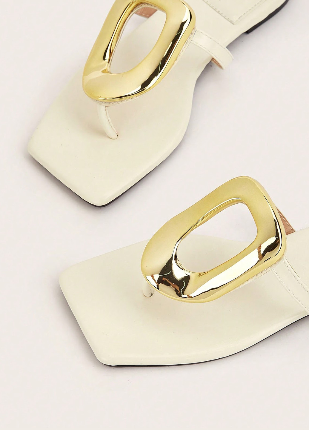 Айвори кэжуал вьетнамки SHEIN с аппликацией