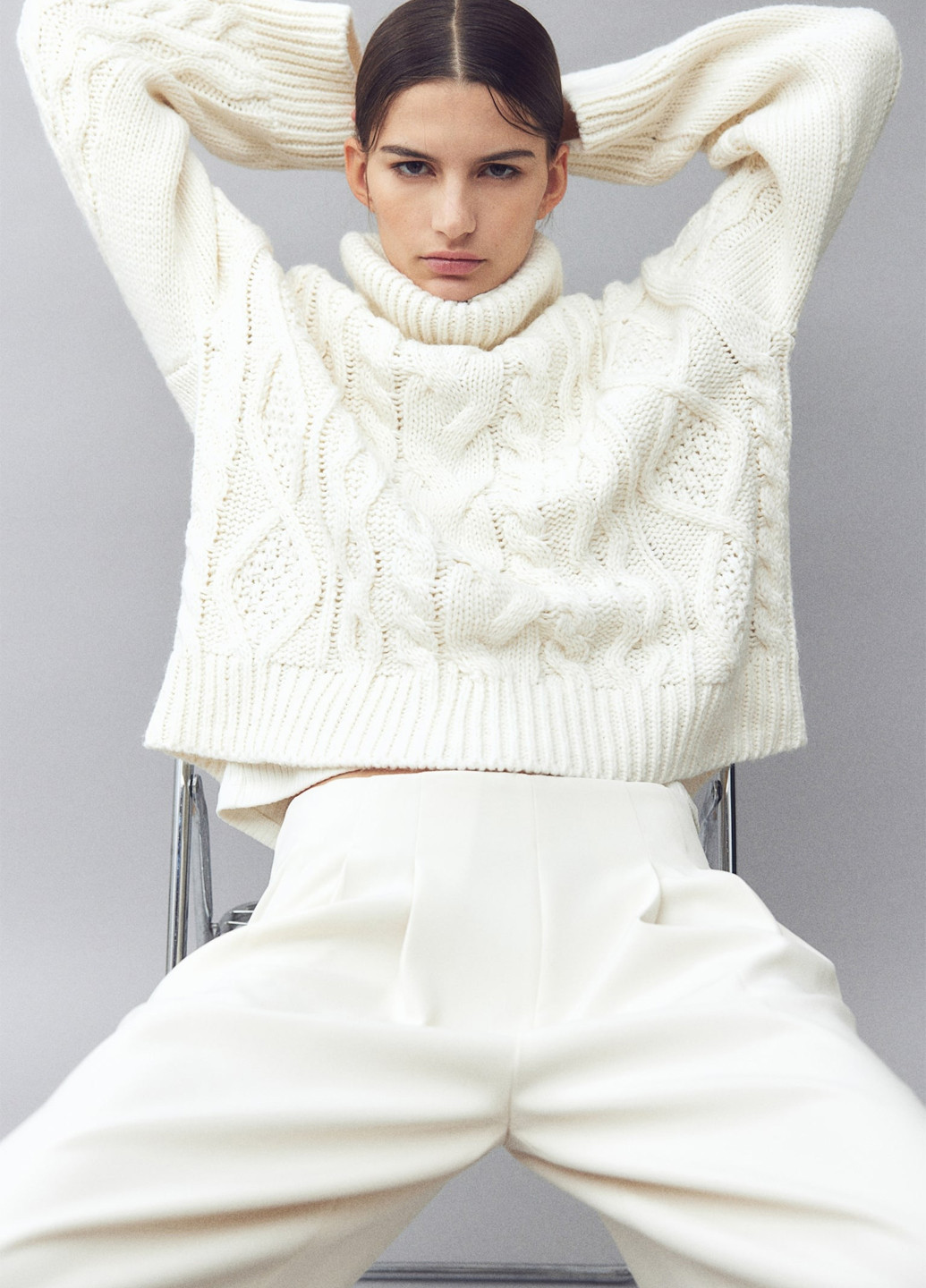 Белый демисезонный свитер H&M