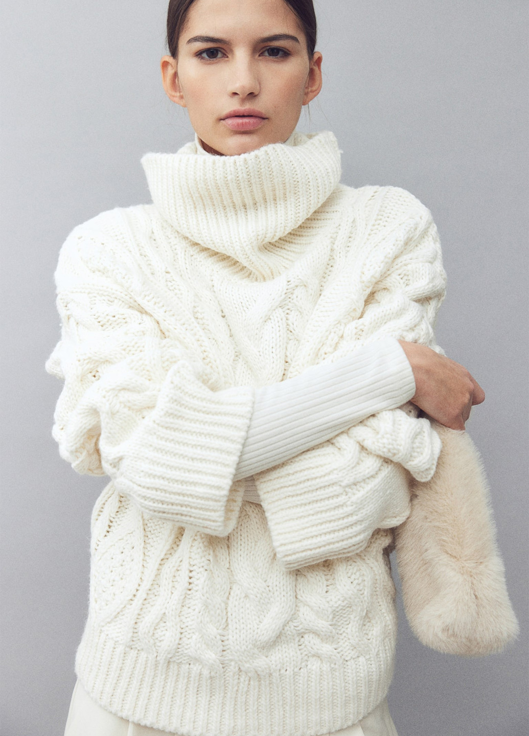 Белый демисезонный свитер H&M