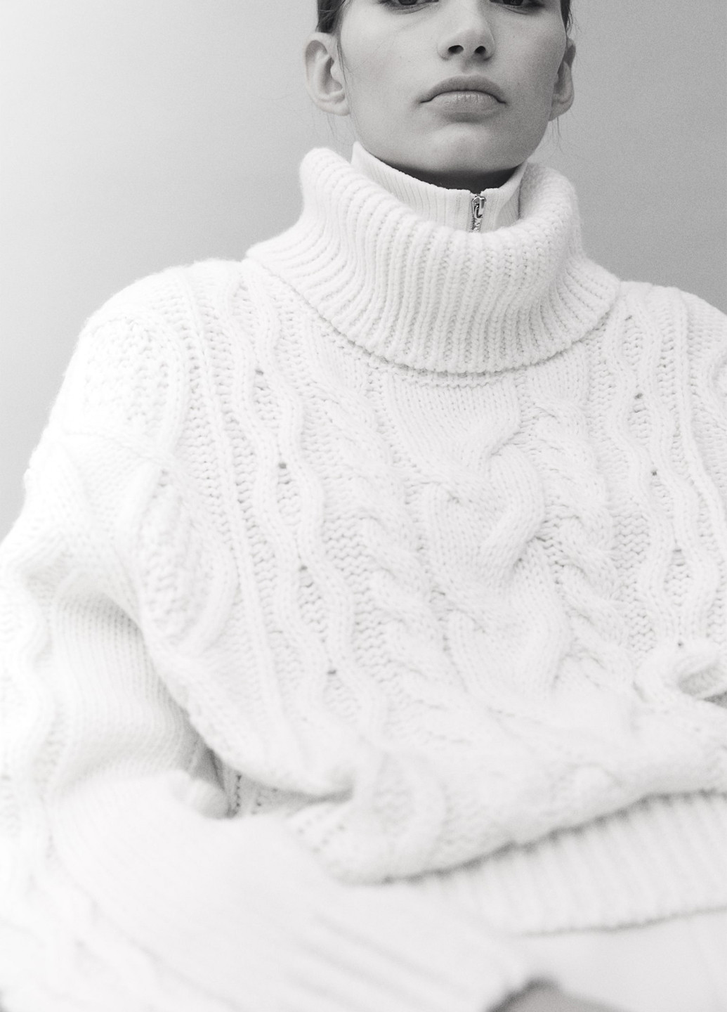 Белый демисезонный свитер H&M