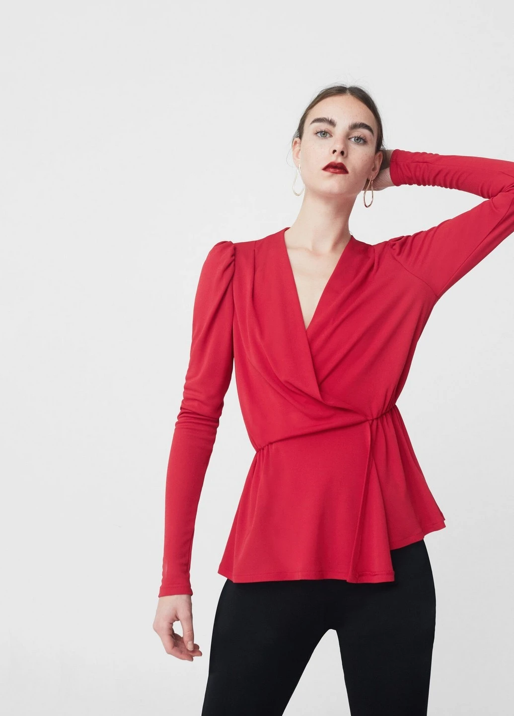 Малиновая блуза Mango