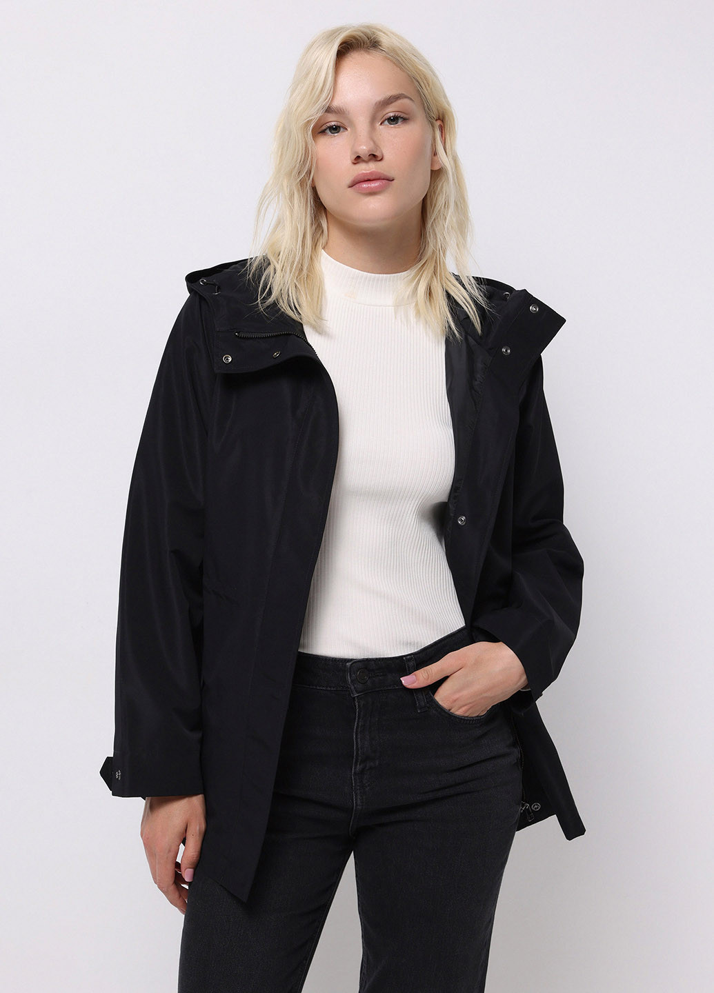 Черная демисезонная куртка Colin's