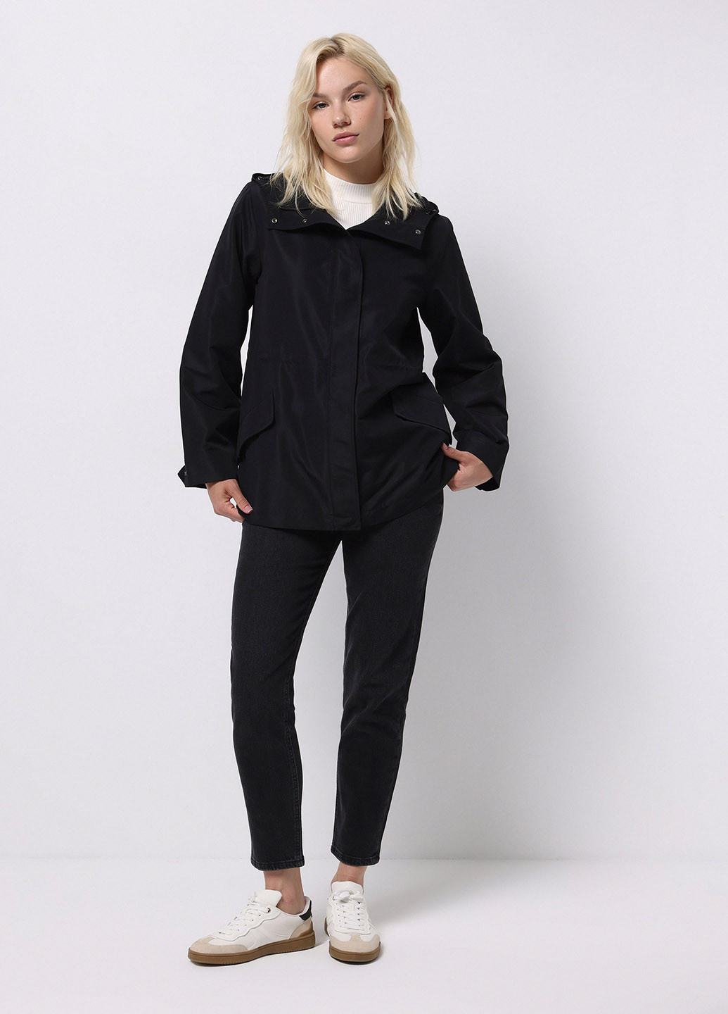 Черная демисезонная куртка Colin's