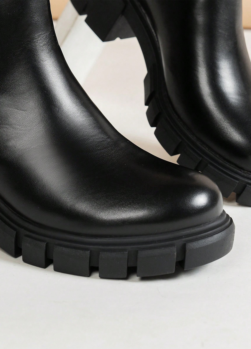 Осенние сапоги челси SHEIN на тракторной подошве из искусственной кожи