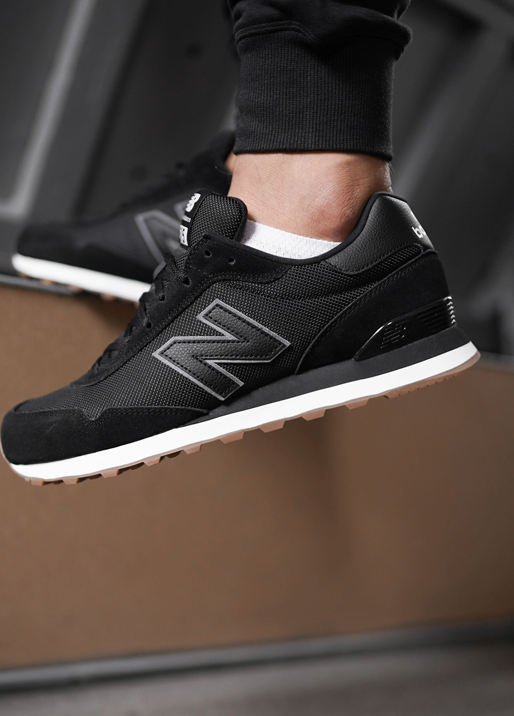 Чорні всесезон кросівки New Balance NB 515