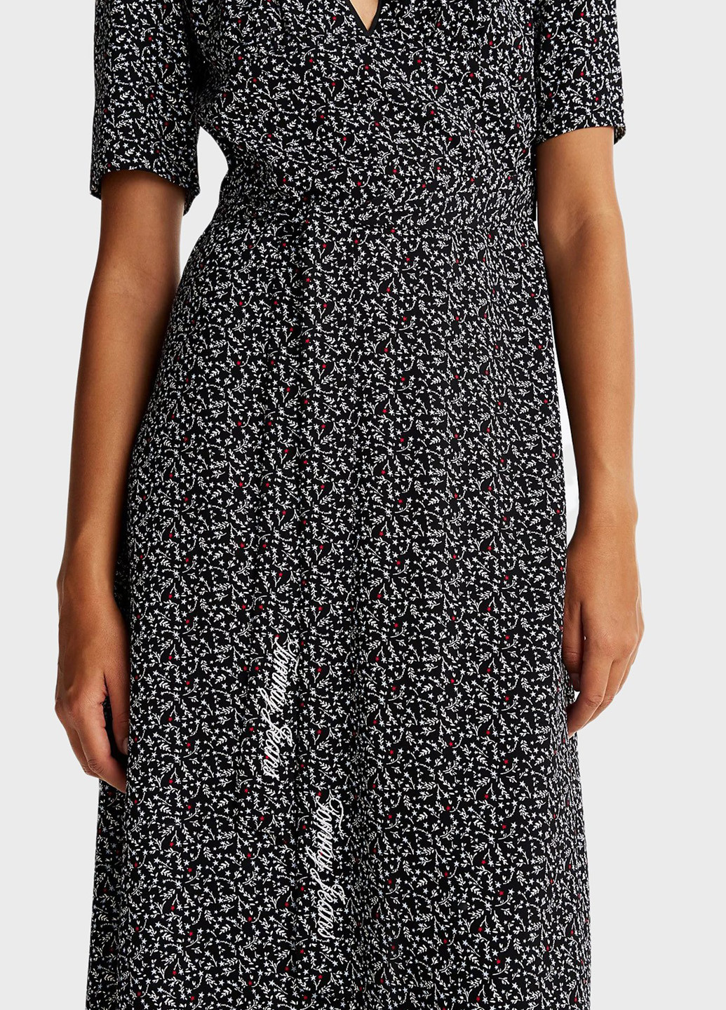 Черное кэжуал платье а-силуэт Tommy Jeans с рисунком