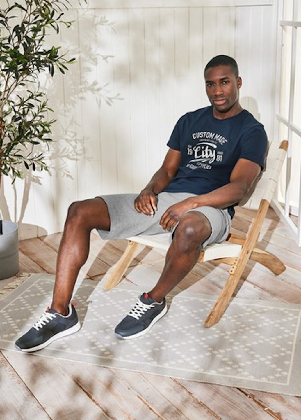 Темно-синя футболка Livergy