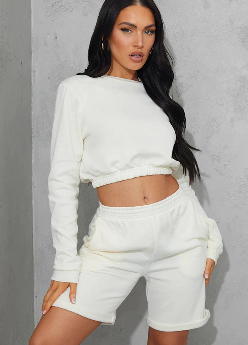 Молочний світшот PrettyLittleThing однотонний без декору (254600592)