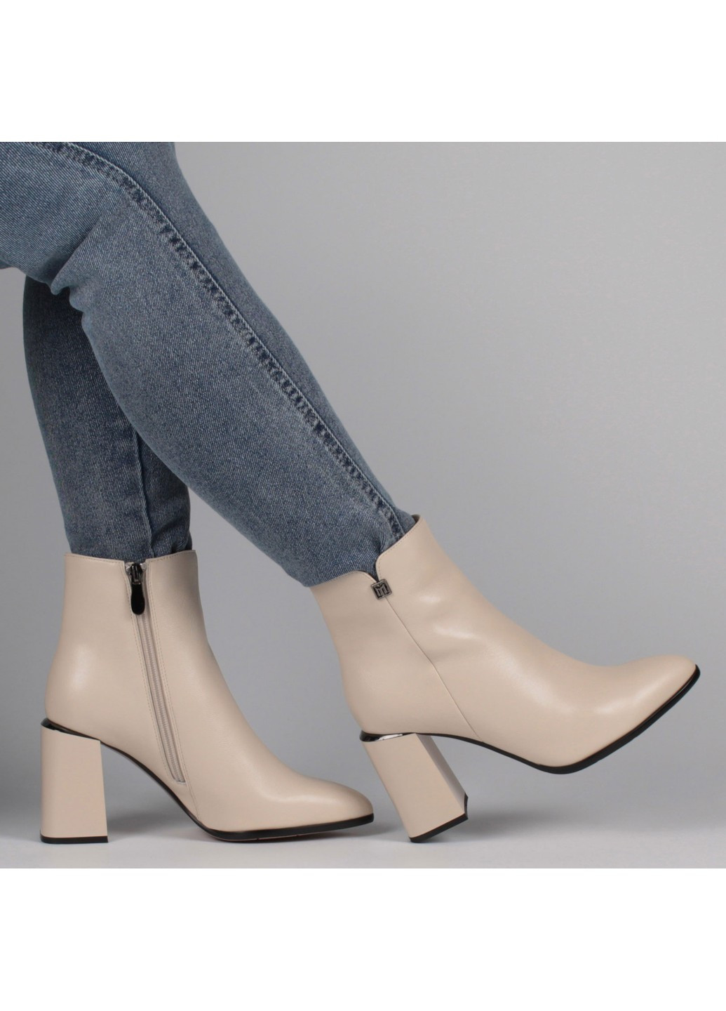 Осенние женские ботинки на каблуке 198718 Buts