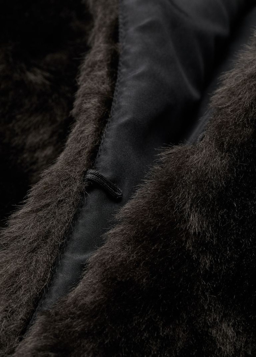 Чорна зимня куртка зі штучного хутра чорний H&M