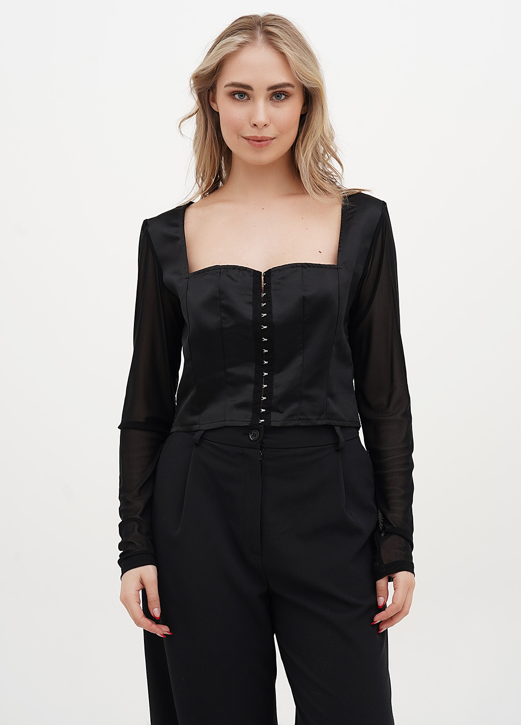 Чёрная блуза PrettyLittleThing