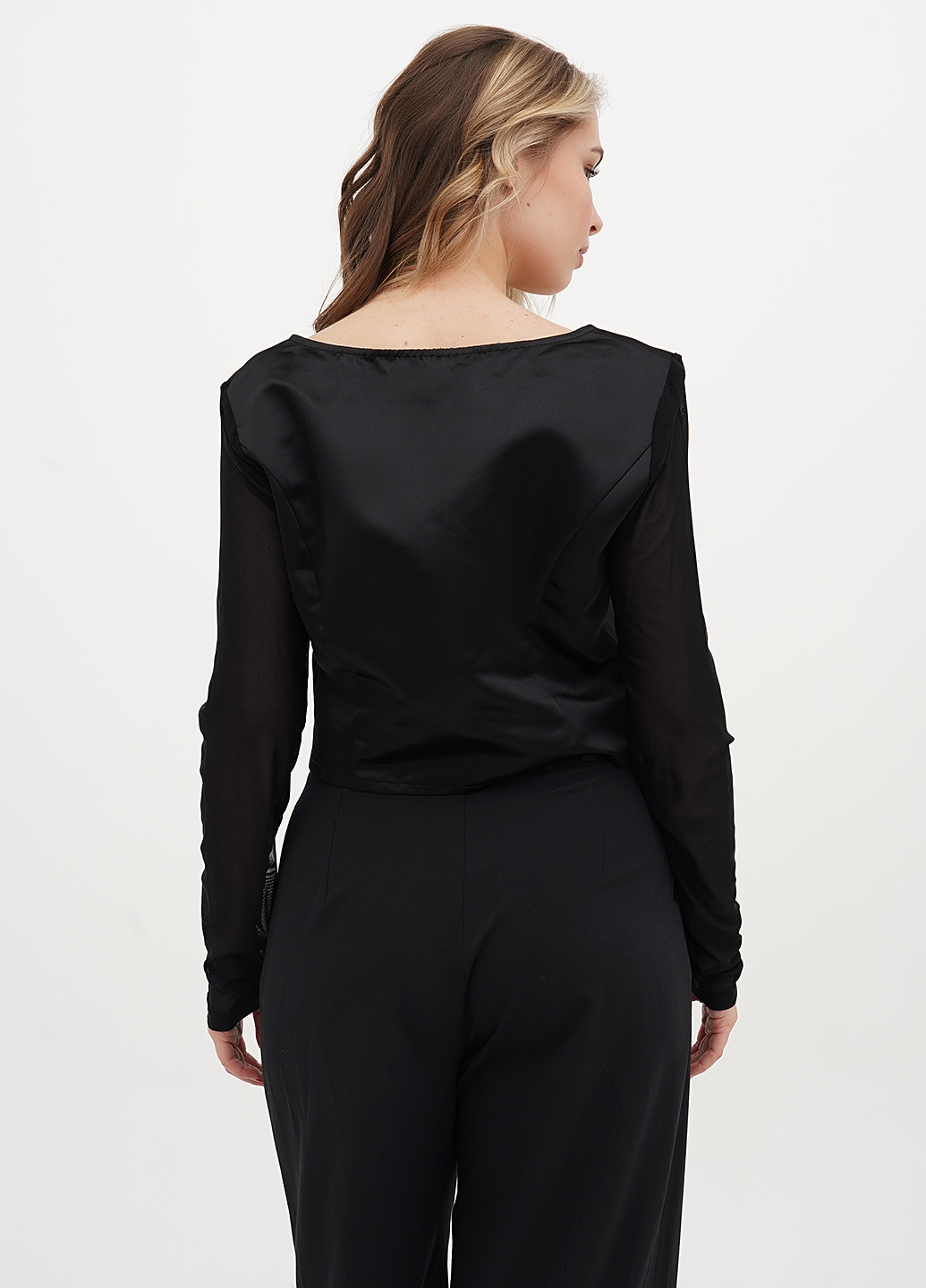 Чёрная блуза PrettyLittleThing