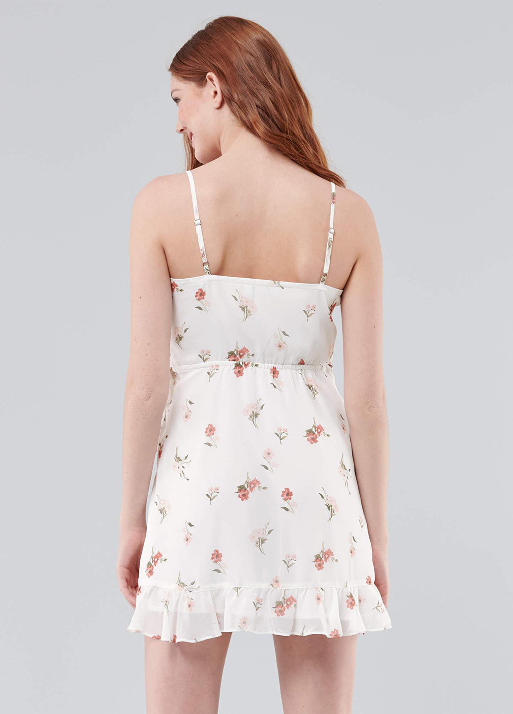 Молочное кэжуал платье на запах Hollister с цветочным принтом