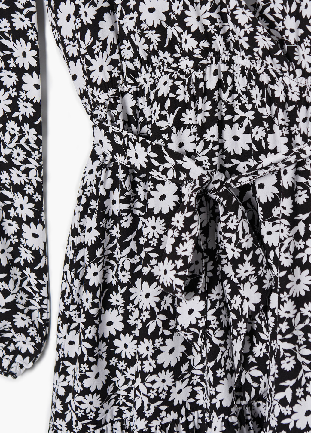 Черно-белое кэжуал платье на запах, клеш Cropp с цветочным принтом
