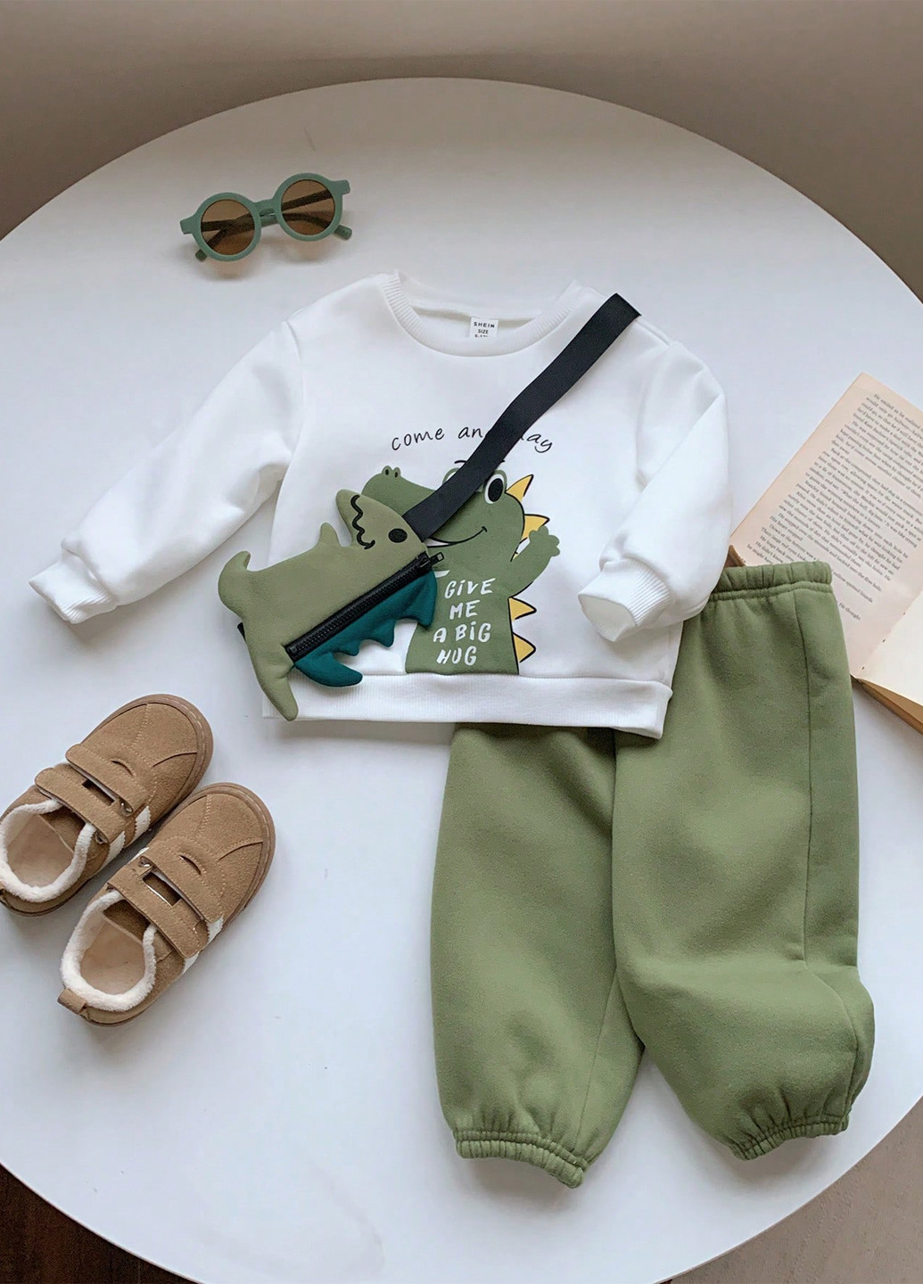 Зеленый демисезонный комплект (свитшот, брюки, сумка) SHEIN