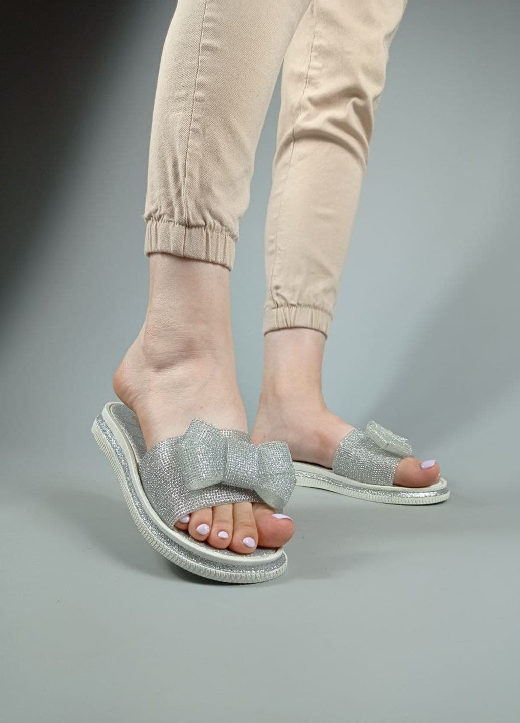 Серебряные шлепанцы Progres
