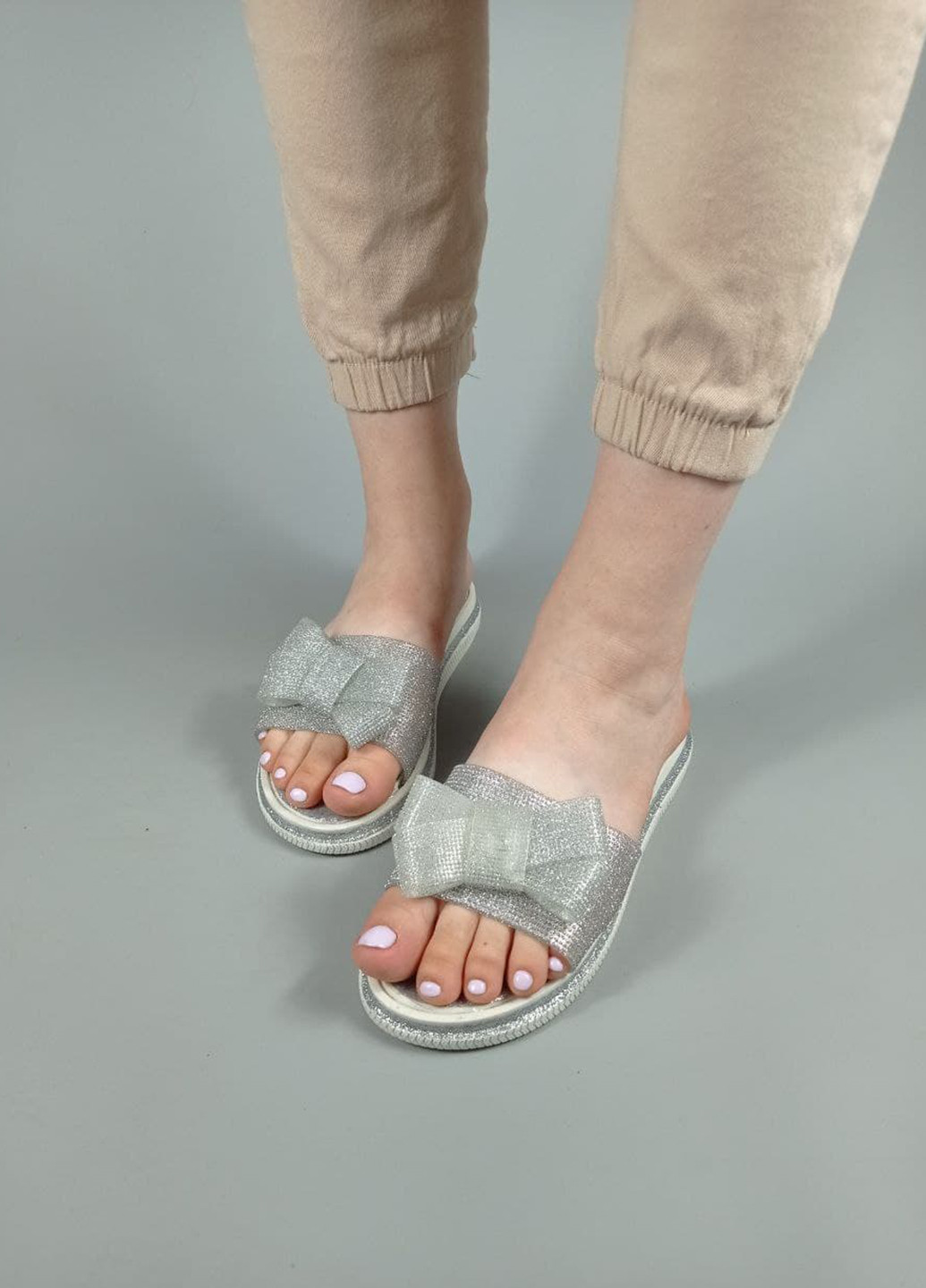 Серебряные шлепанцы Progres