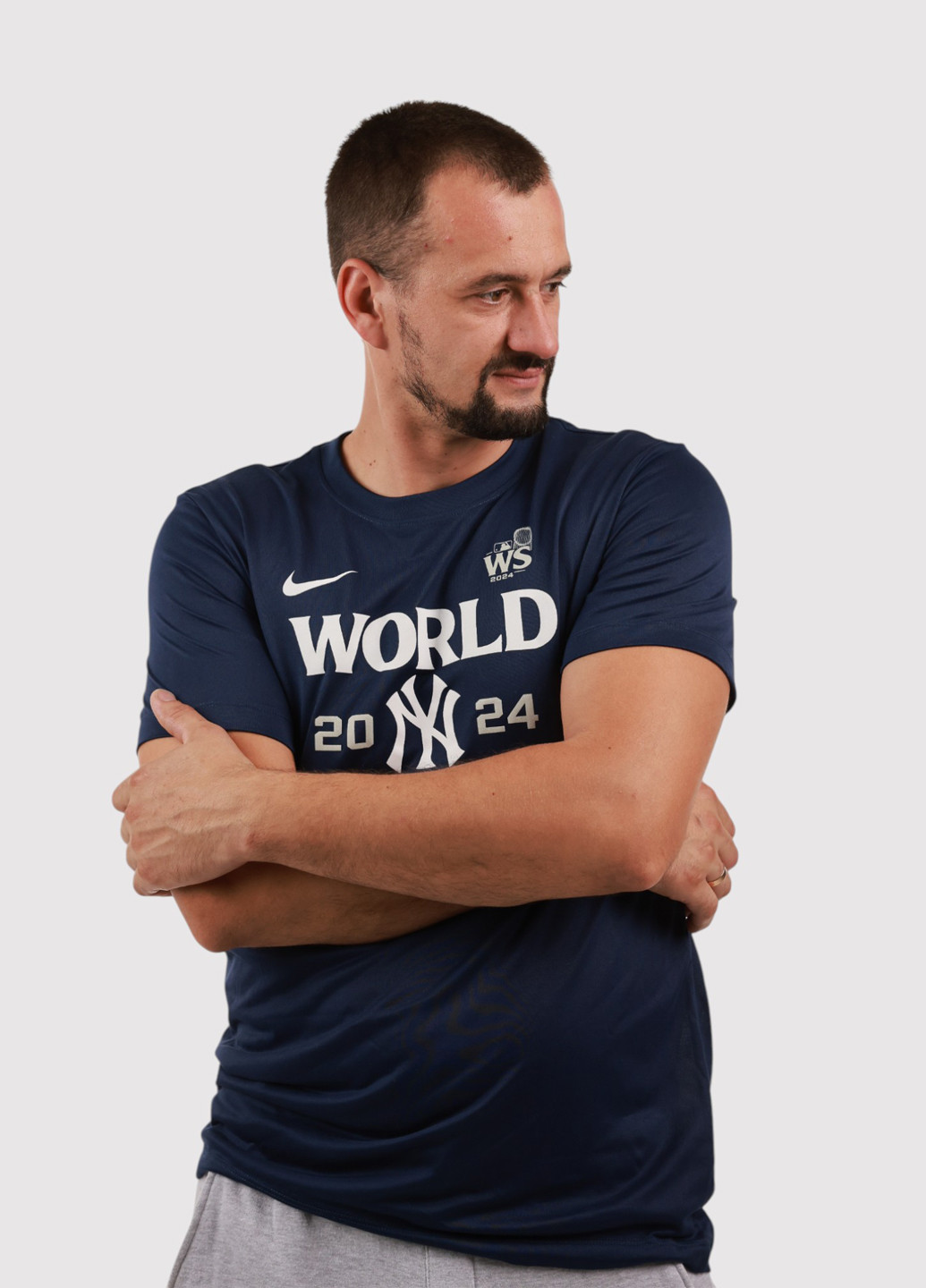 Темно-синя футболка Nike