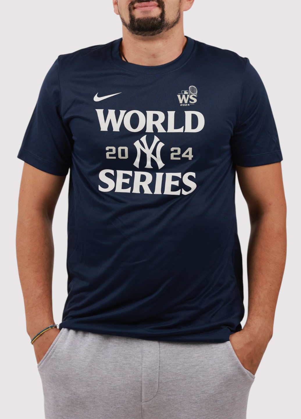 Темно-синя футболка Nike