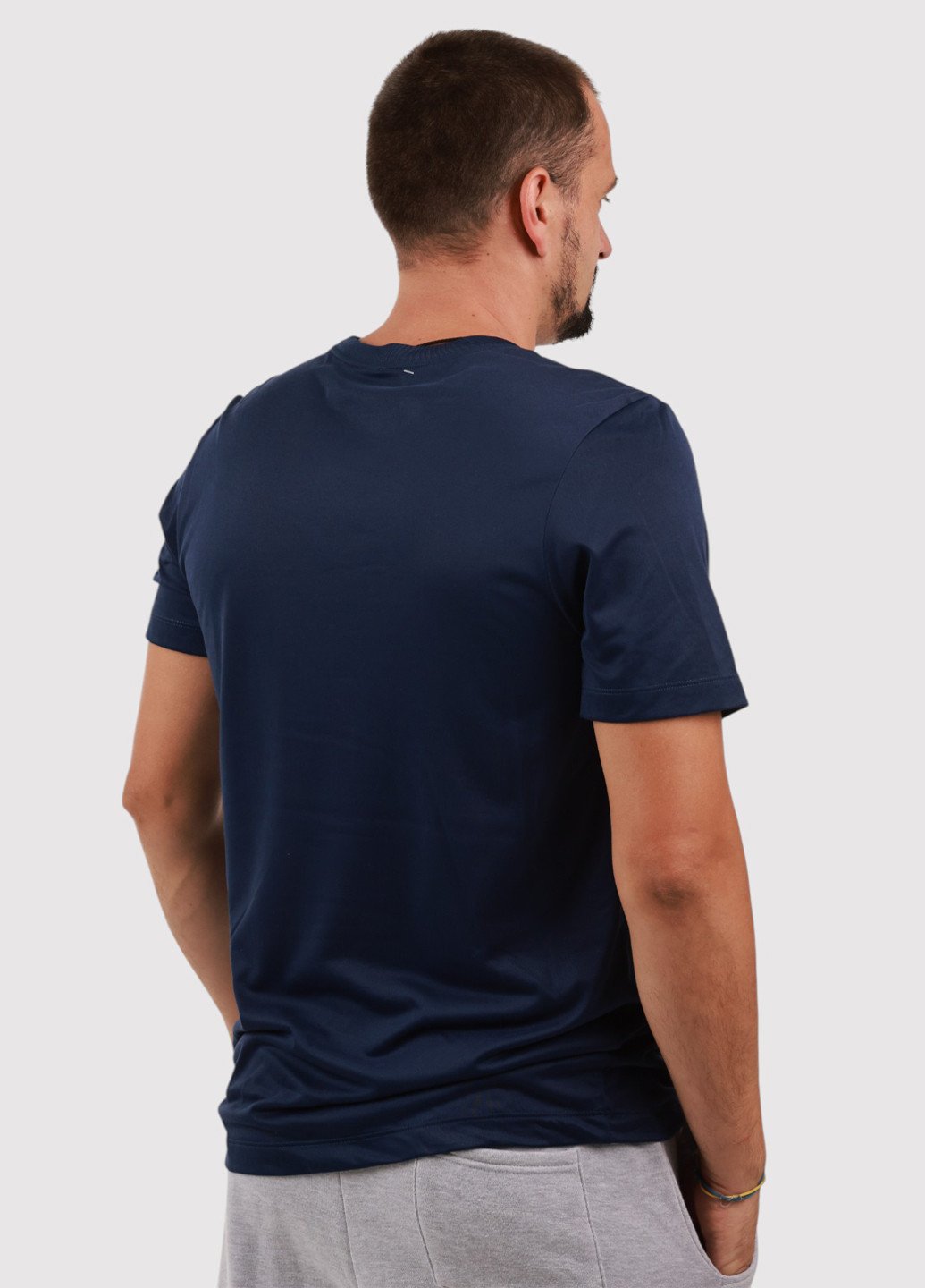 Темно-синя футболка Nike