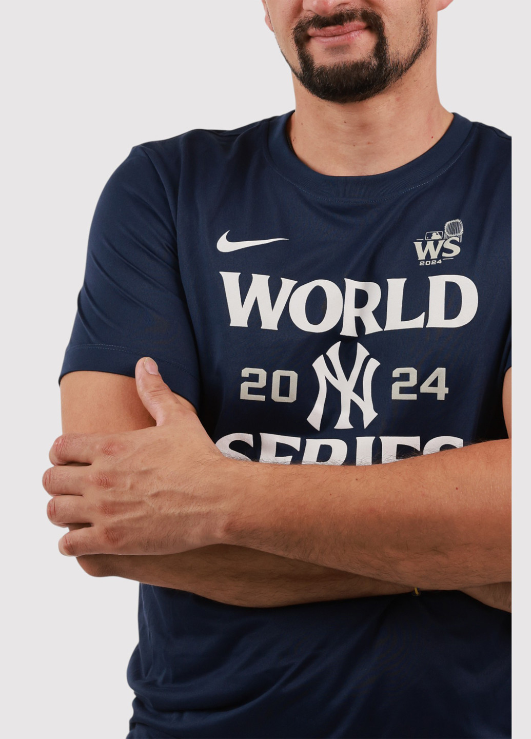 Темно-синя футболка Nike