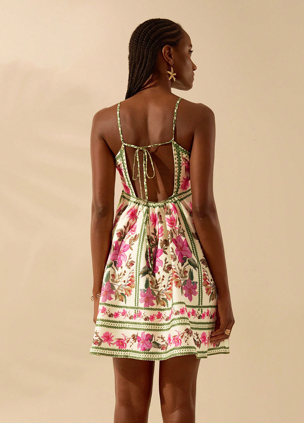 Молочное кэжуал платье с открытой спиной SHEIN с цветочным принтом