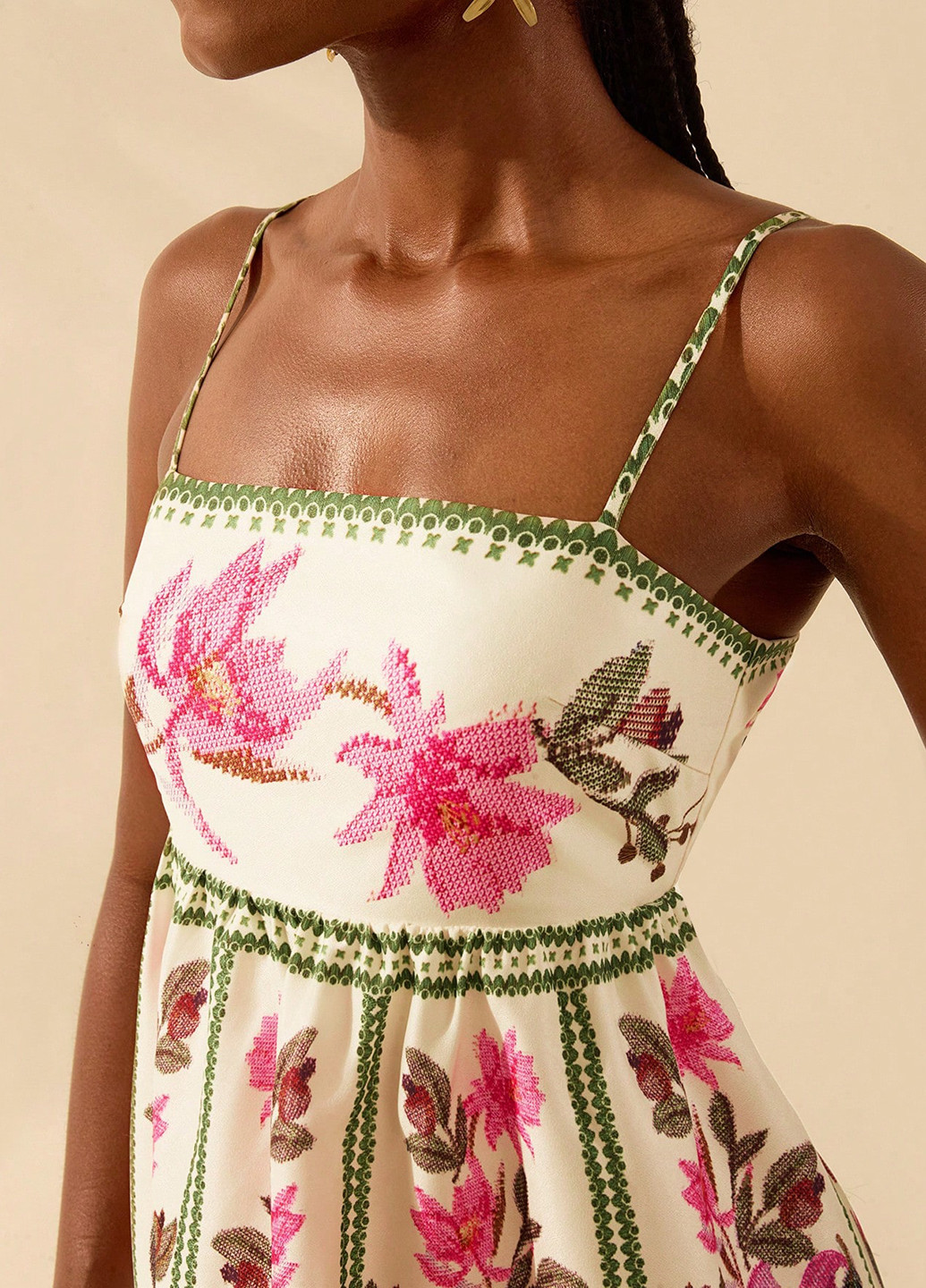 Молочное кэжуал платье с открытой спиной SHEIN с цветочным принтом