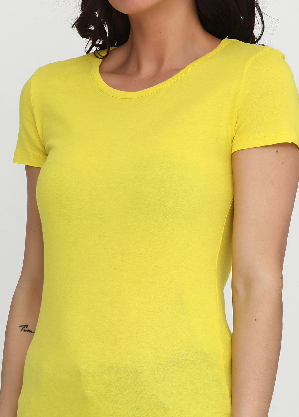 Желтая летняя футболка Terranova