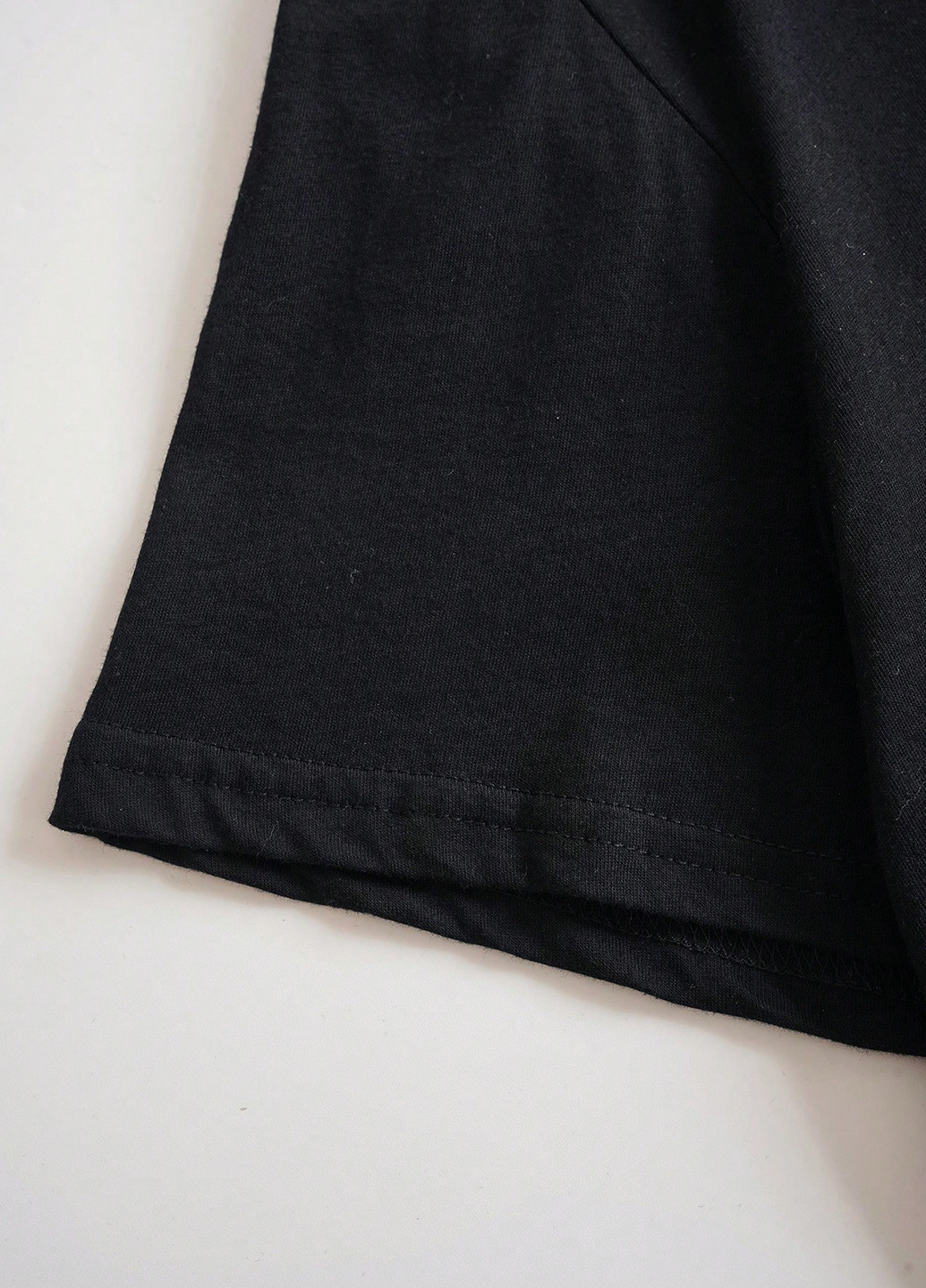 Черная футболка SHEIN