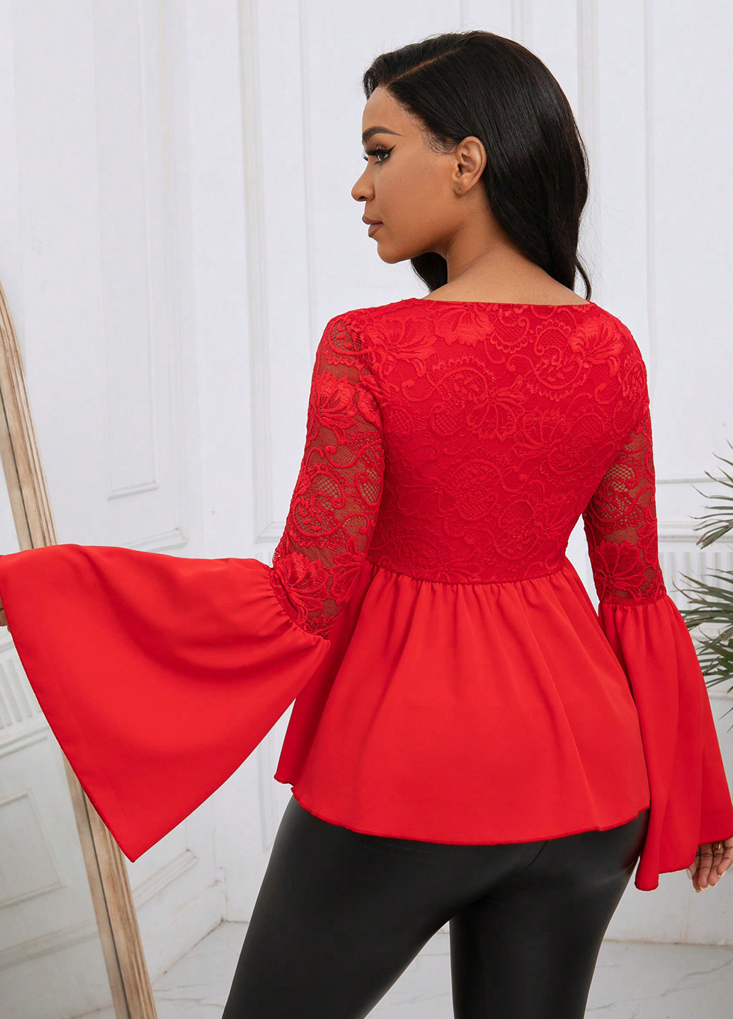 Яскраво-червона блуза з баскою SHEIN