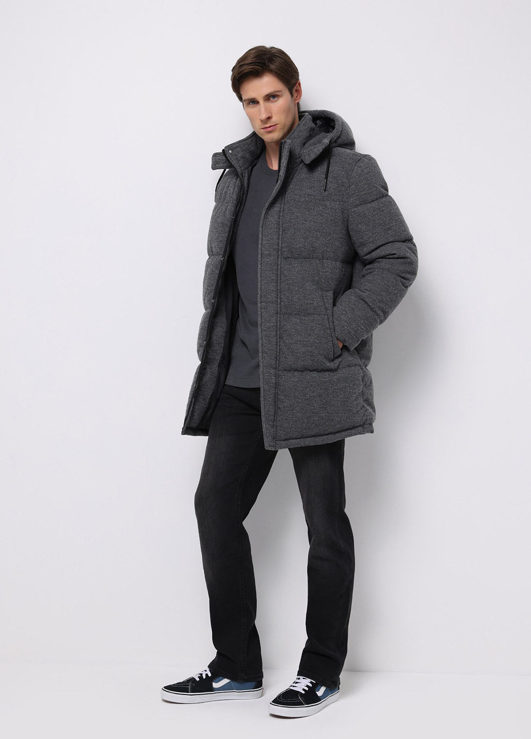 Темно-сіра зимня куртка Colin's