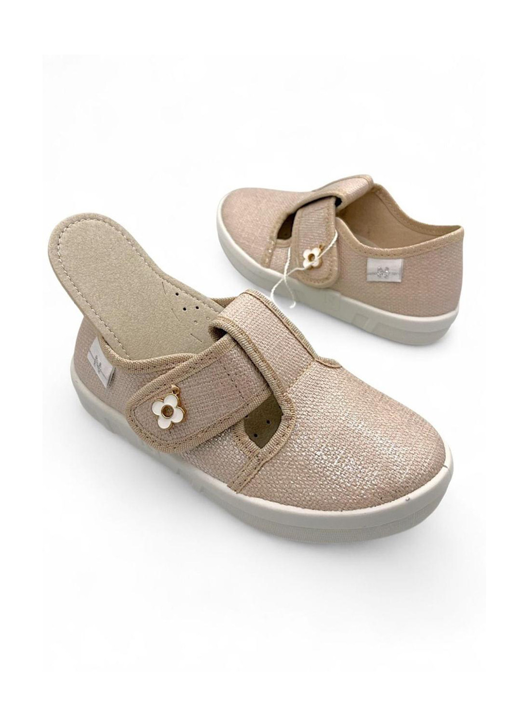 Бежевые тапочки Waldi с брошкой