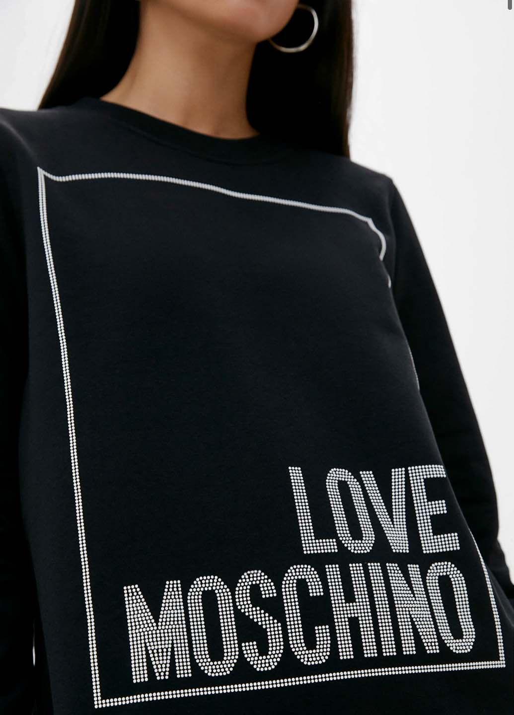 Чорна повсякденний утепленна чорна жіноча сукня-светр з аплікацією-логотипом сукня светр Love Moschino однотонна