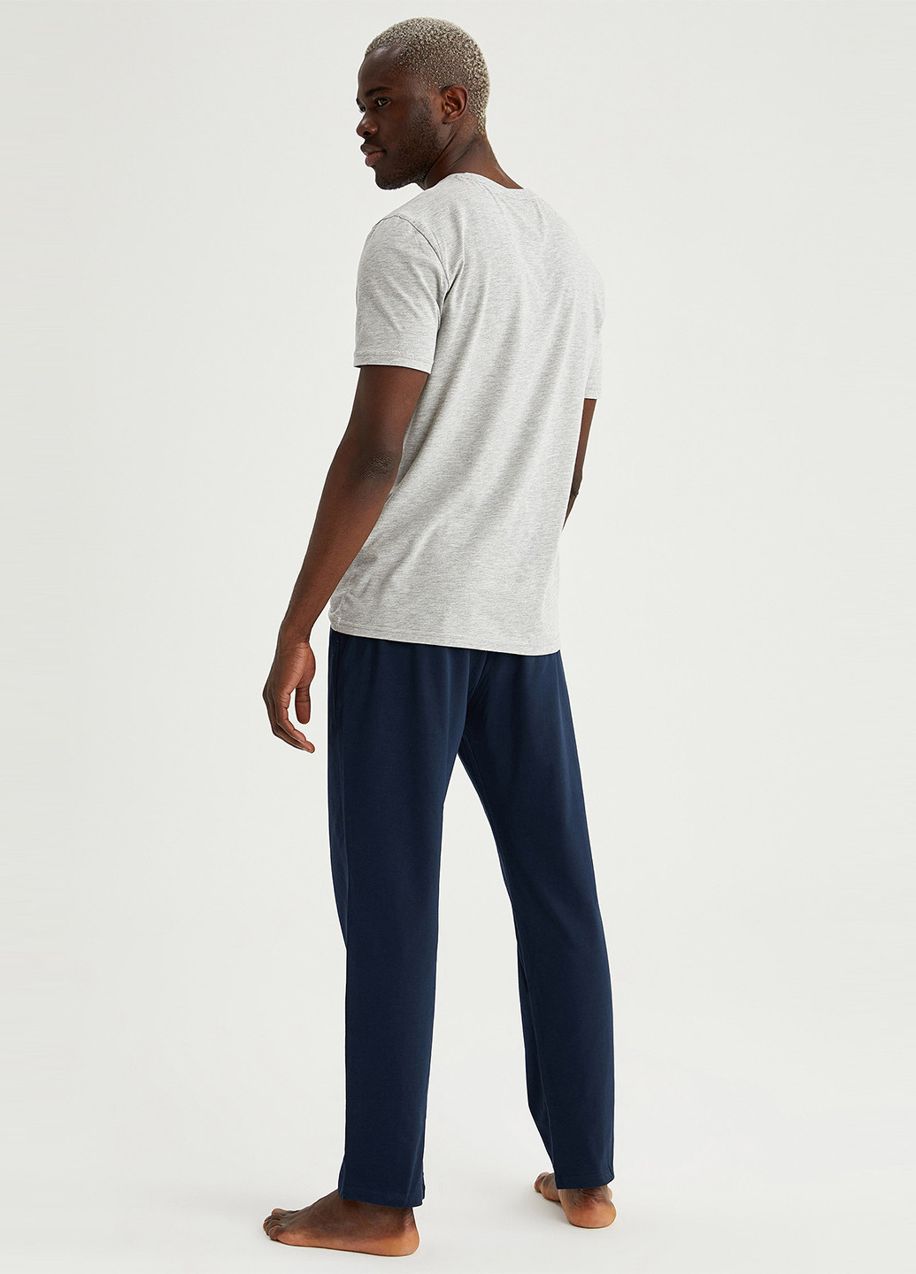 Серо-синий демисезонный комплект(футболка, брюки) DeFacto