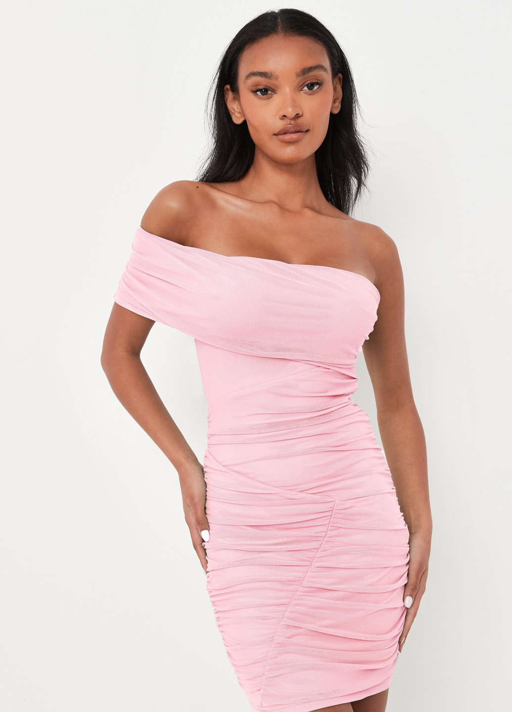 Светло-розовое кэжуал платье с открытыми плечами, футляр Missguided однотонное