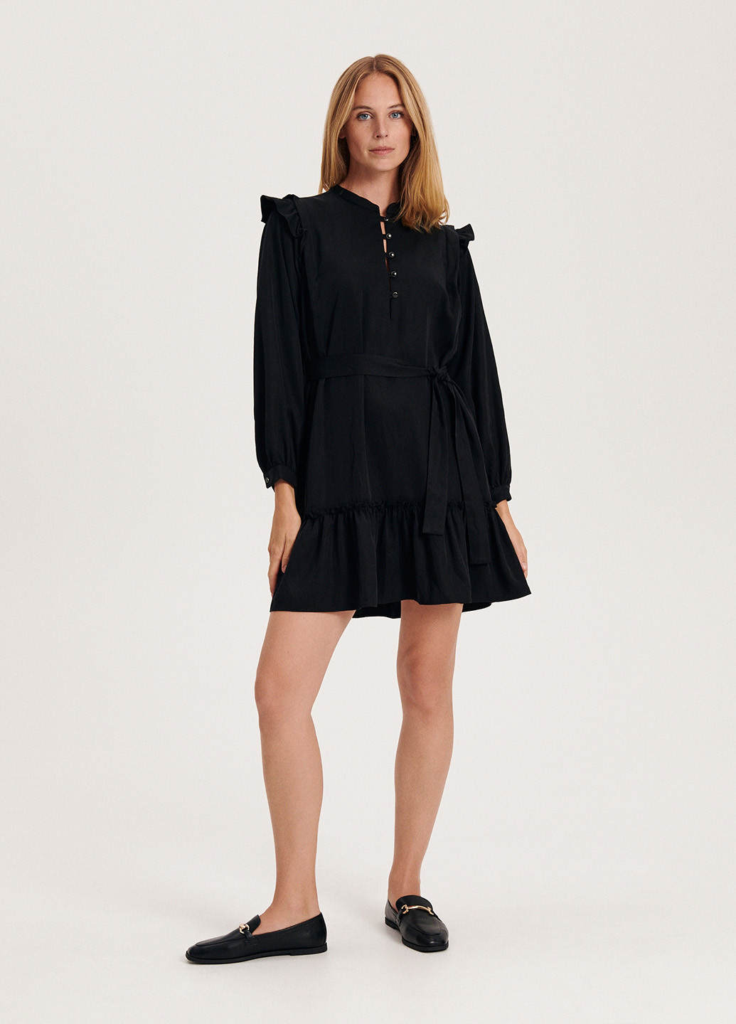 Черное кэжуал платье Reserved однотонное