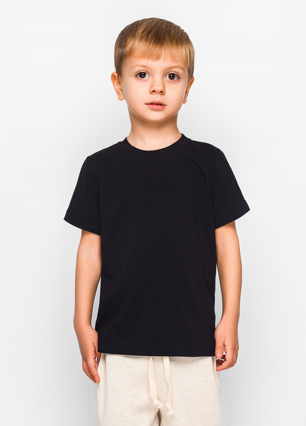 Черная летняя футболка Carica