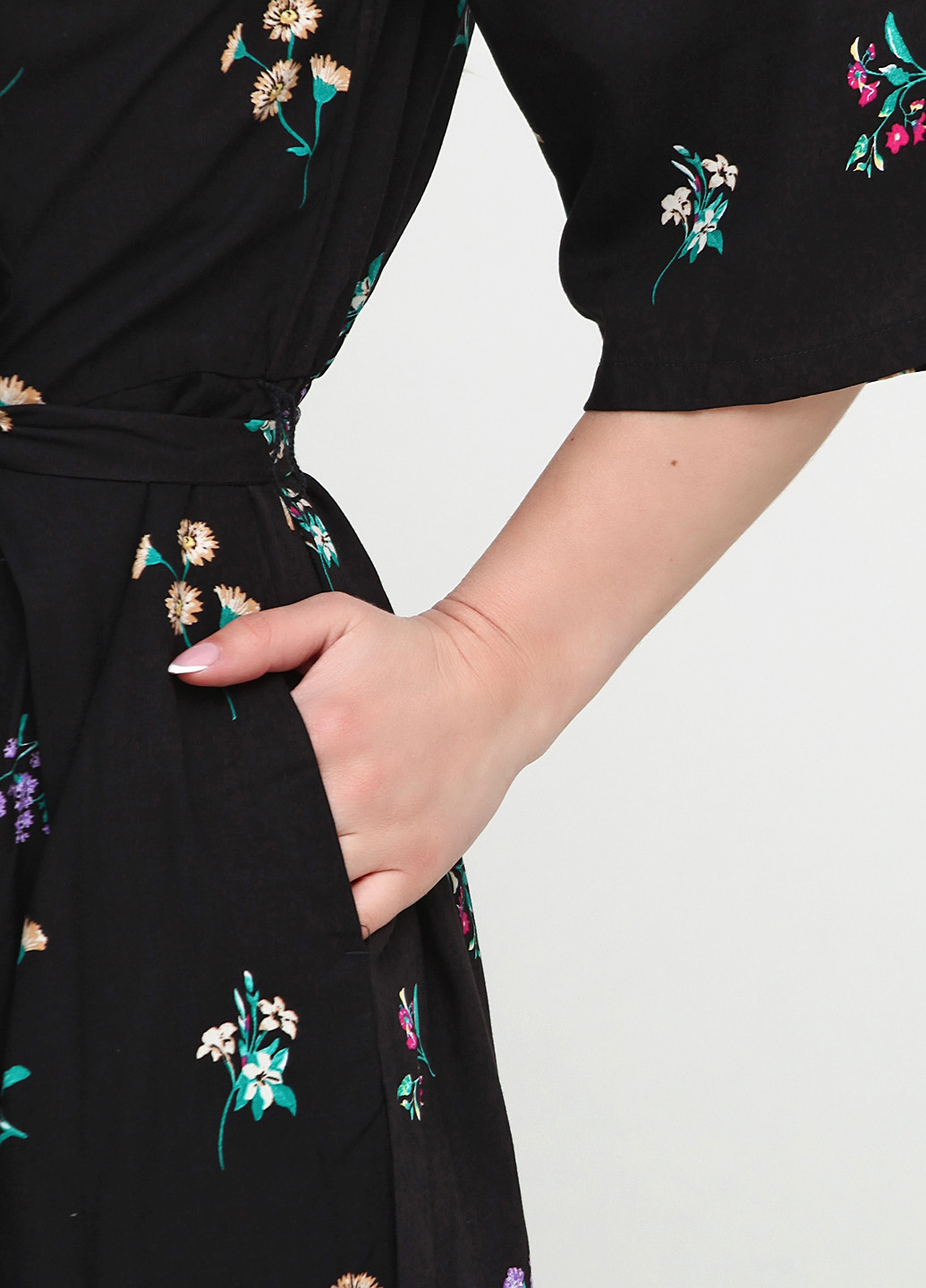 Комбінезон Monki комбінезон-брюки квітковий чорний кежуал віскоза