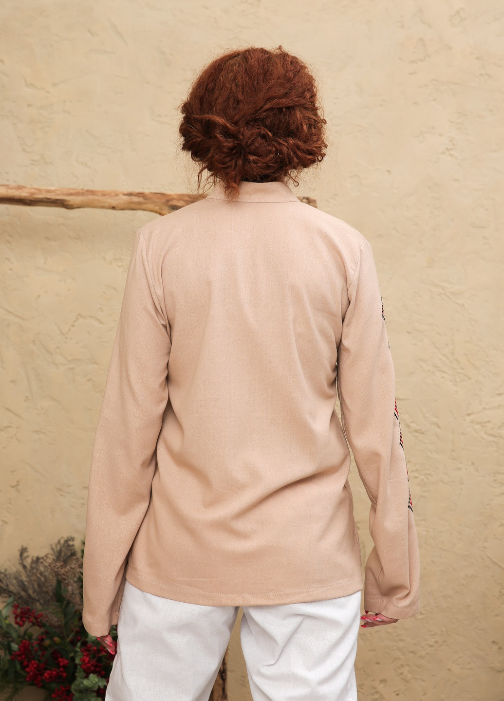 Бежевая демисезонная рубашка - пиджак прямого кроя из льна INNOE Блуза
