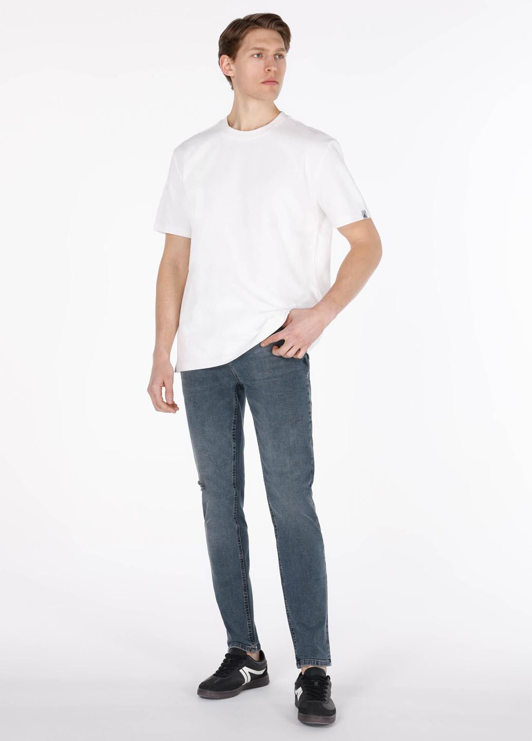 Темно-голубые демисезонные зауженные джинсы Colin's