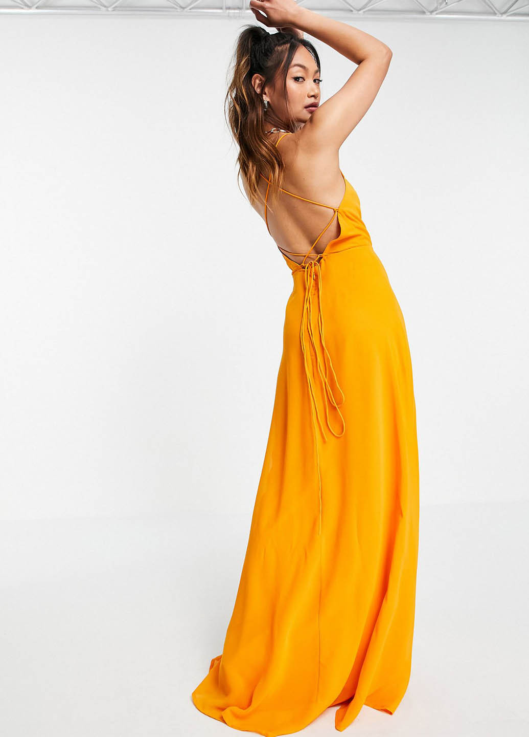 Оранжевое кэжуал платье с открытой спиной Asos однотонное