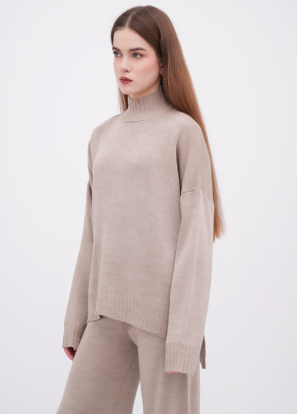 Бежевий зимовий светр EQUILIBRI