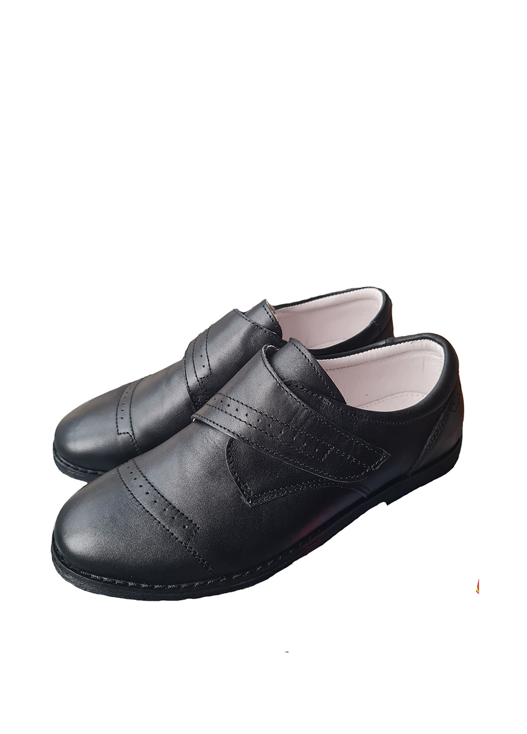 Черные туфли на липучке B & G