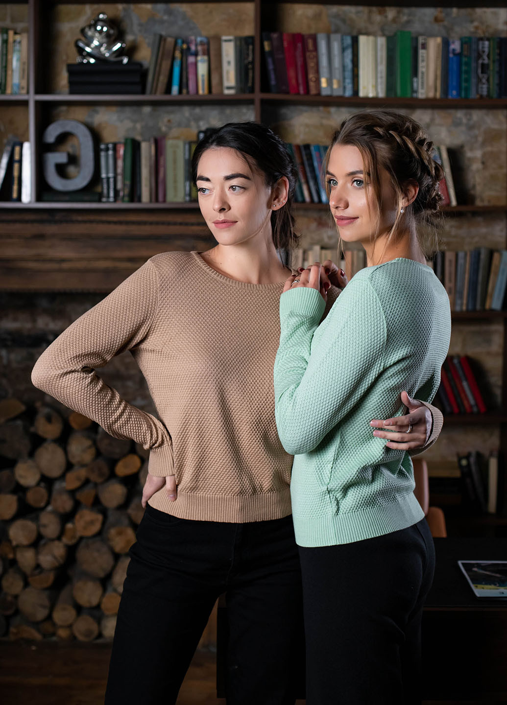 Бежевий демісезонний светр Simple Wear